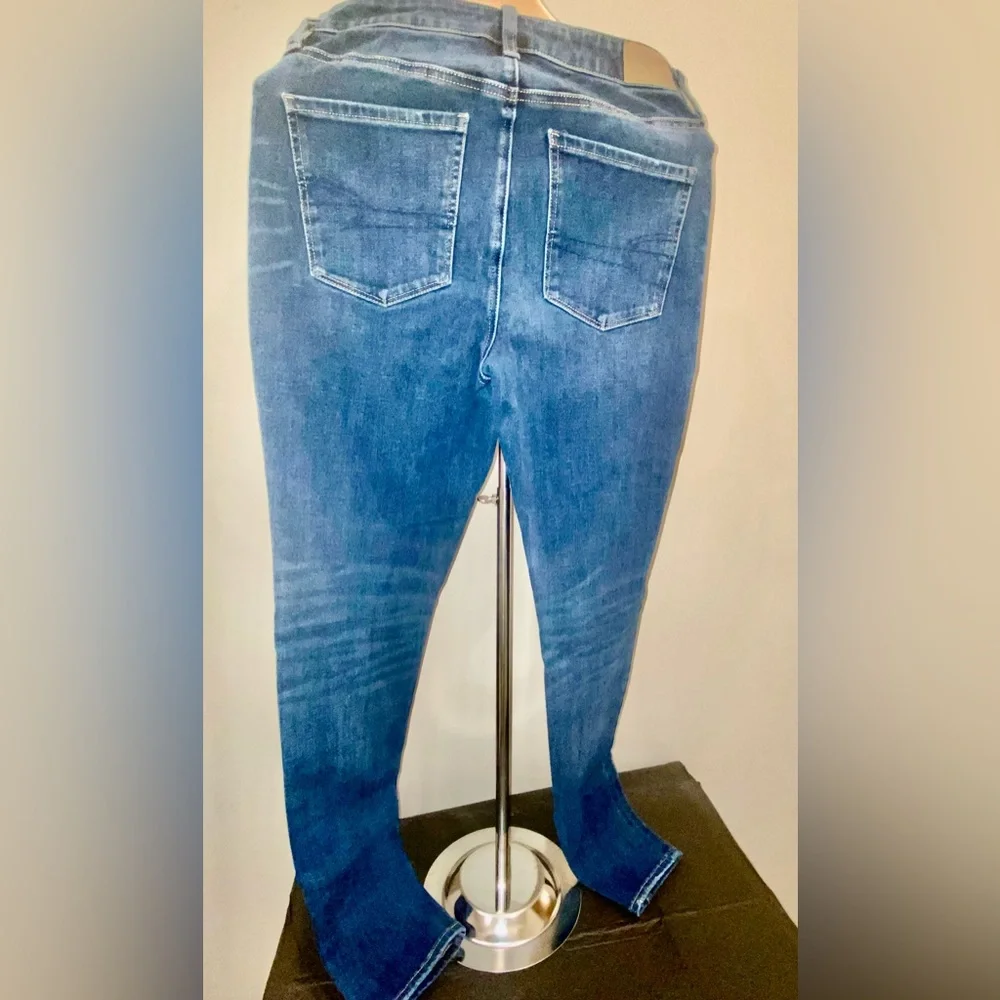 American Eagle Outfitters Stretch Relaxed Fit Blue Jeans - Picture 7 of 7